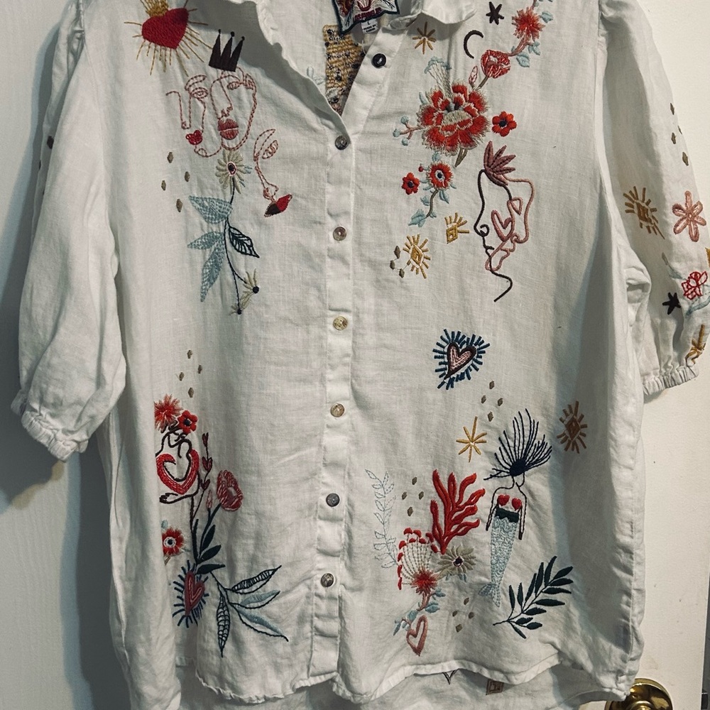 Embroidered Johnny Was White Button-Up Shirt with Floral & Abstract Motifs
